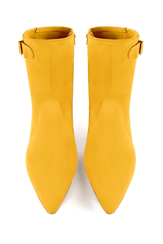 Yellow women's ankle boots with a zip on the inside. Tapered toe. Medium cone heels. Top view - Florence KOOIJMAN